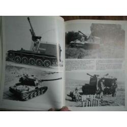 tanks illustrated 18, self propelled howitzers