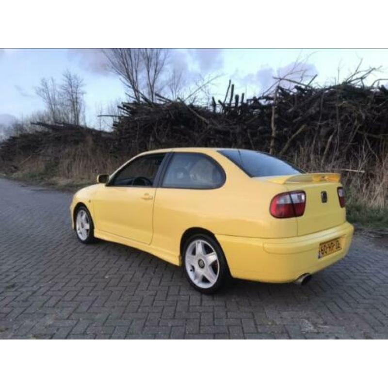 Seat Cordoba Cupra 1.8 20V 115KW 2D 2001 Geel
