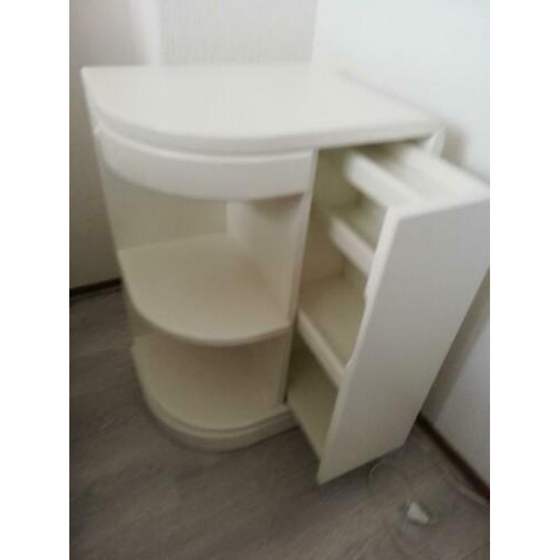 Zgan 2x mdf nachtkastjes +licht halfrond wit .
