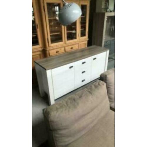 Brocante landelijk dressoir. Prijs 75. Verkeer in goede staa