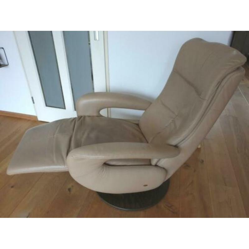 !! beige fauteuil leer relax stoel ziet er goed uit zie foto