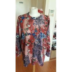 Gaaf truitje; new collection ( xl ) nieuw.