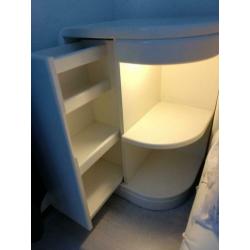 Zgan 2x mdf nachtkastjes +licht halfrond wit .