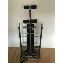 Halterbank met dumbbells