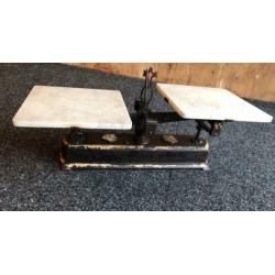 Antieke brocante winkel weegschaal marmer
