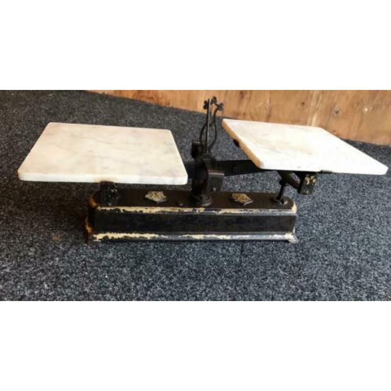 Antieke brocante winkel weegschaal marmer