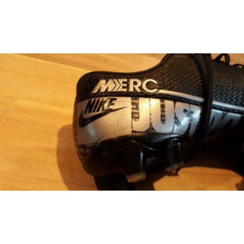 Nike Merc voetbalschoenen maat 44