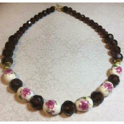 Ketting grote kristallen en keramiek bloemen wijnrood