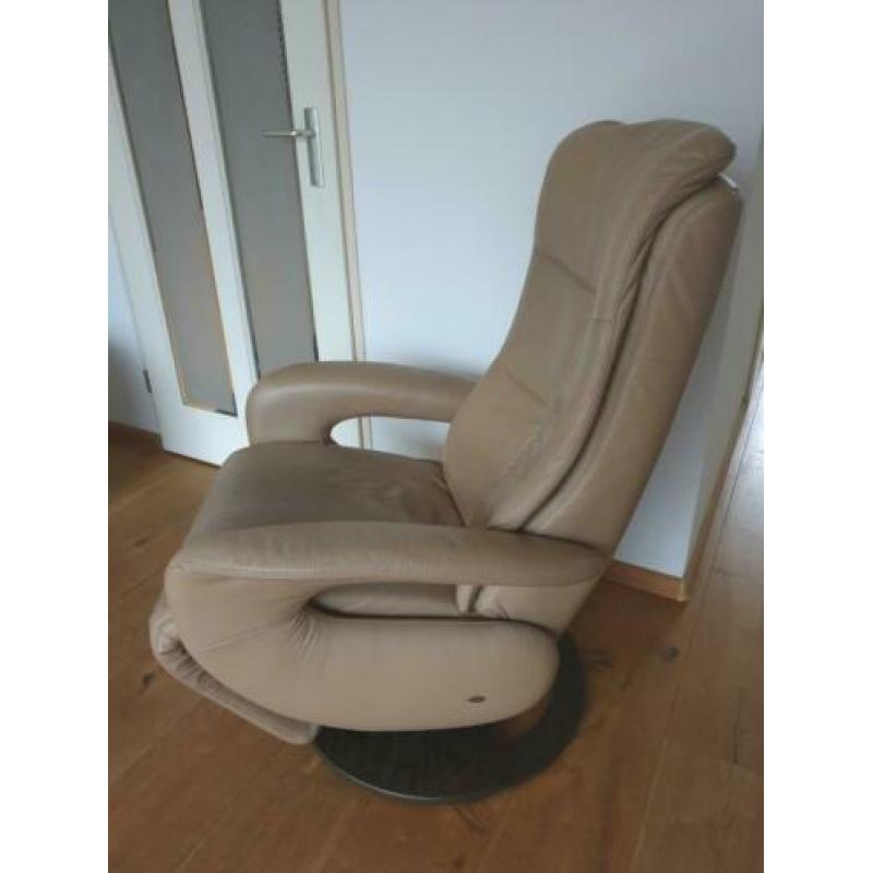 !! beige fauteuil leer relax stoel ziet er goed uit zie foto
