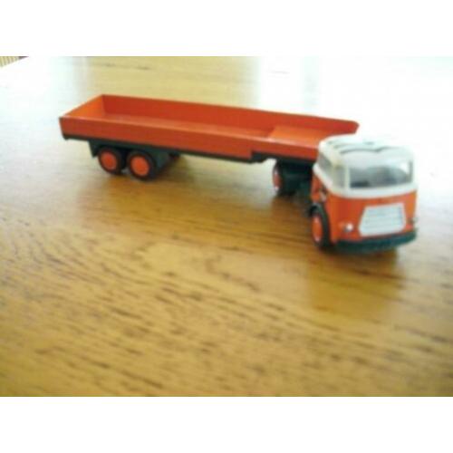 Lommerts-delfzijl daf streper met zwanehals trailer .