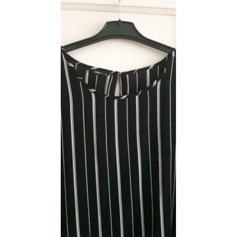 T-shirt Only. Maat M.