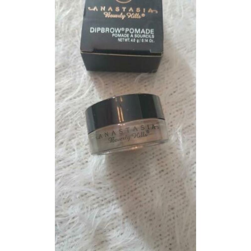 Anastasia Beverly Hills Blonde