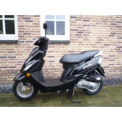 PEUGEOT V-CLIC SNOR BJ 2008 KM 5100 SNORSCOOTER 4T vclic