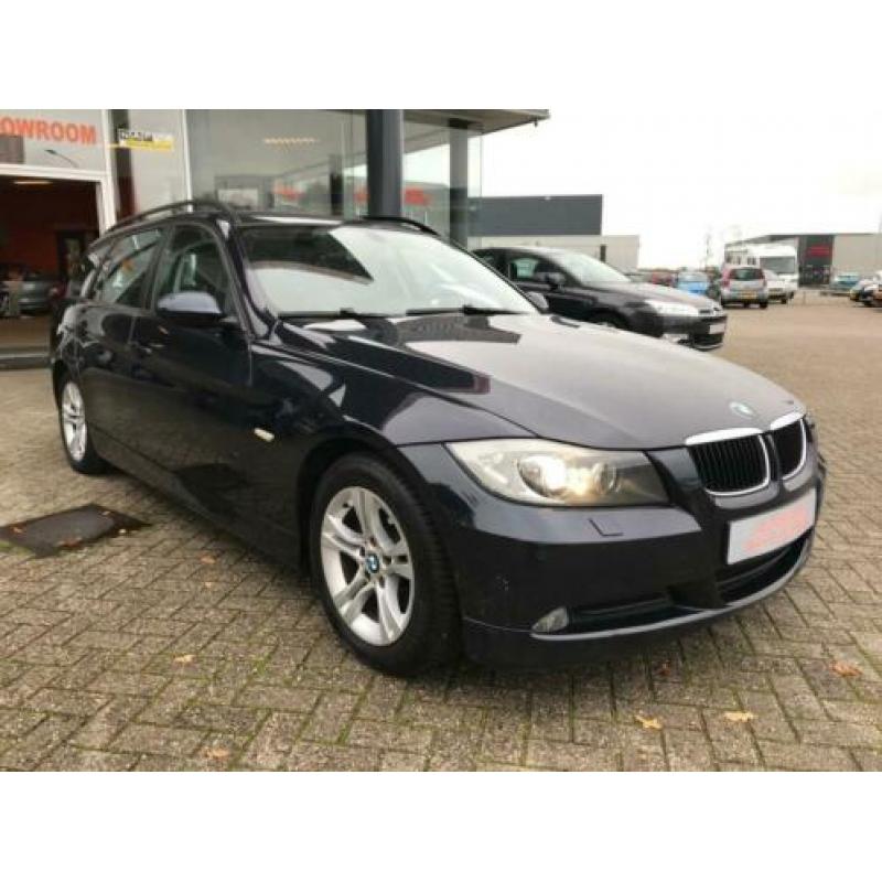BMW 3-serie Touring 318i Business Line Trekhaak, Navigatie,