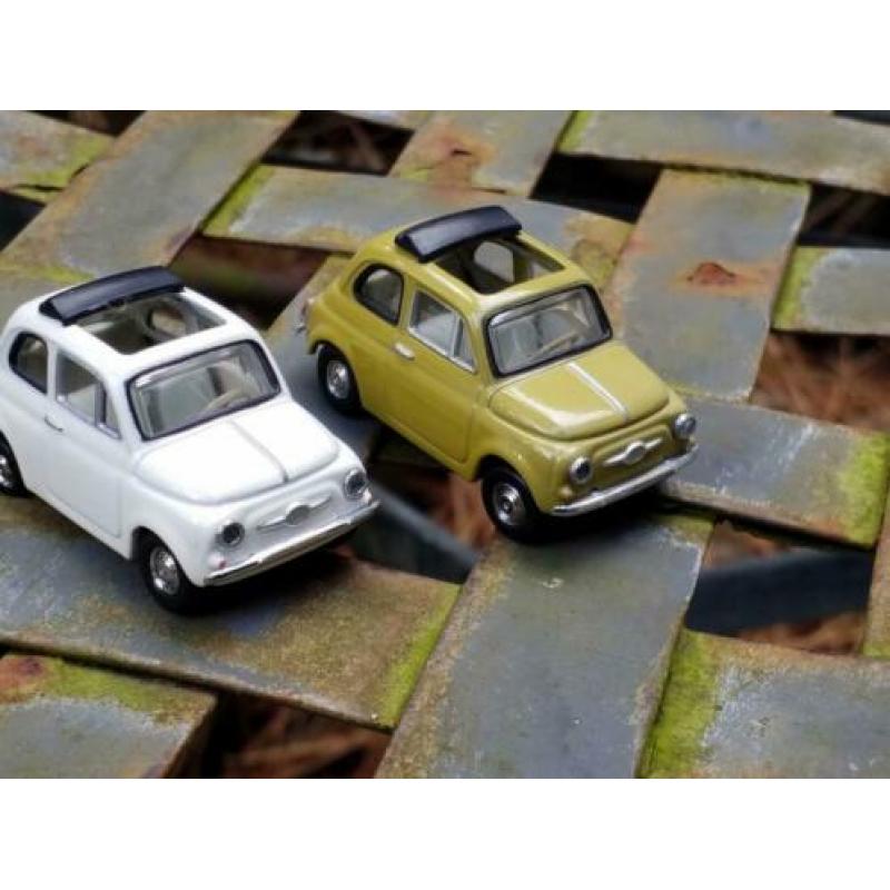 Fiat 500 Minichamps 1/64 creme en mosterdgeel