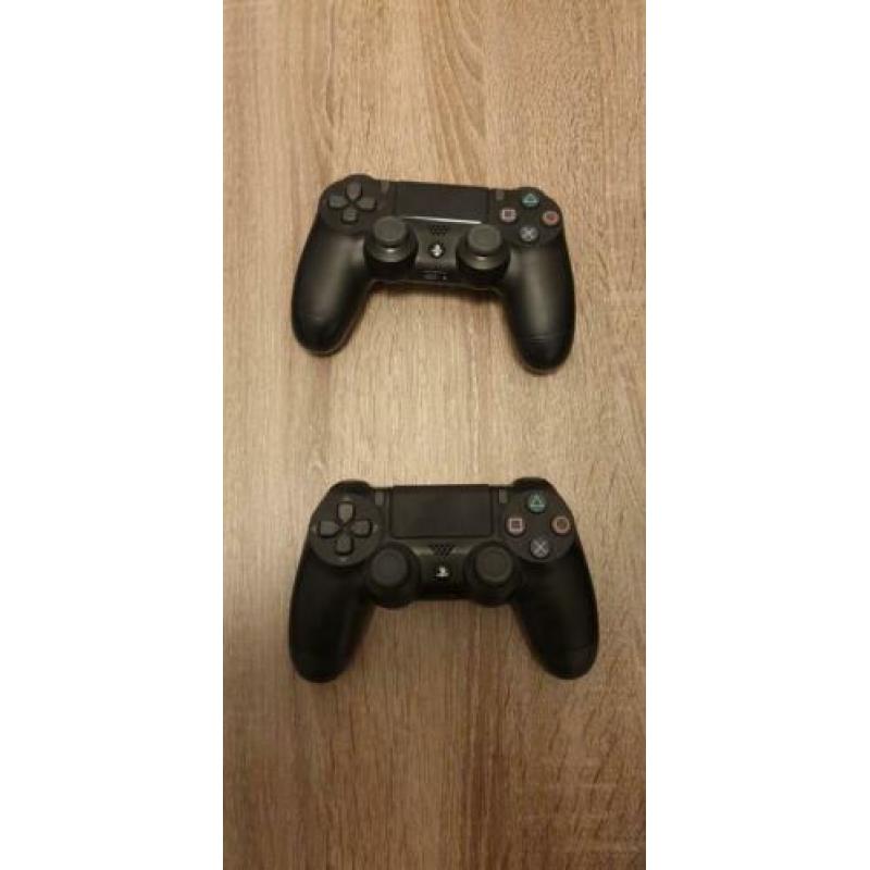 Playstation 4 Pro + 2 Controllers + FIFA 18 + GTA V - ZGAN