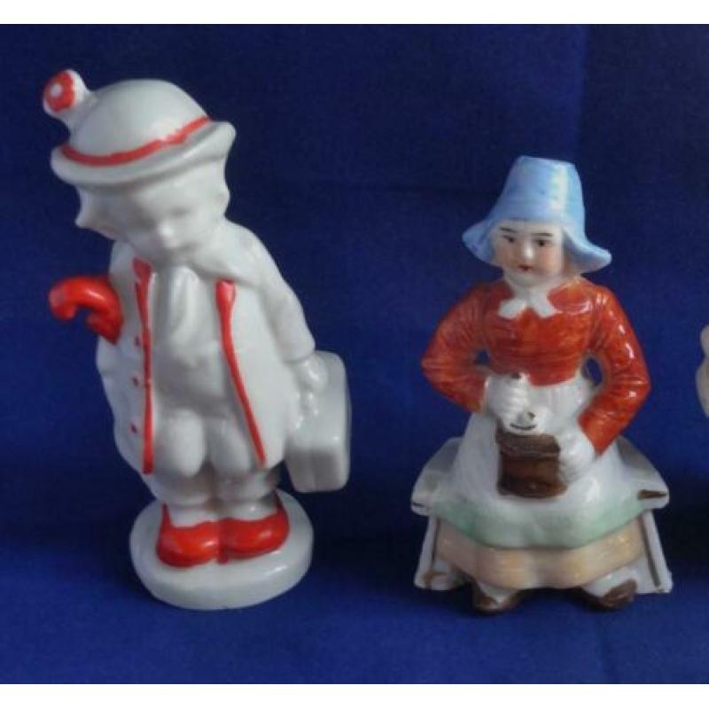 TWEE OUDE KLEINE BEELDJES * PORSELEIN * Divers *