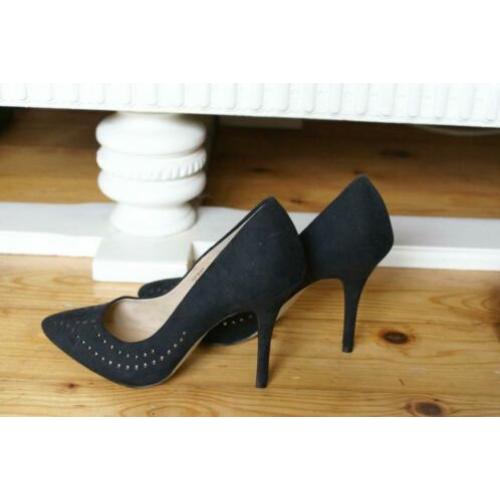 TWEE paar pumps ; maat 39.