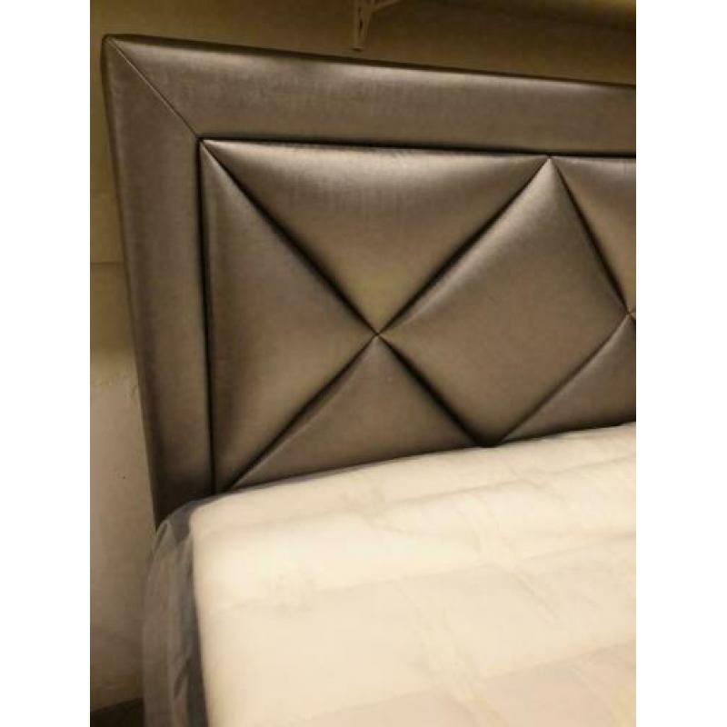 boxspring opberg grijs met hoogwaardig matras en topper