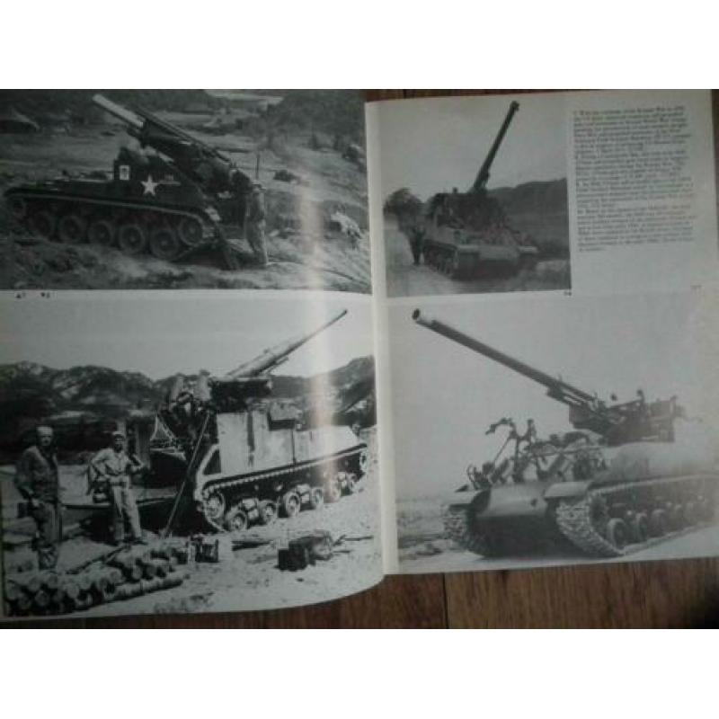 tanks illustrated 18, self propelled howitzers