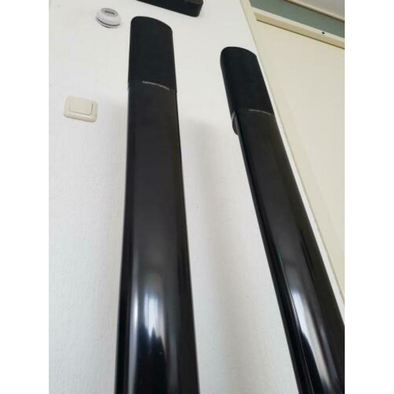 Harman Kardon speakers op zuilen