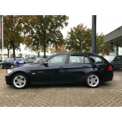 BMW 3-serie Touring 318i Business Line Trekhaak, Navigatie,