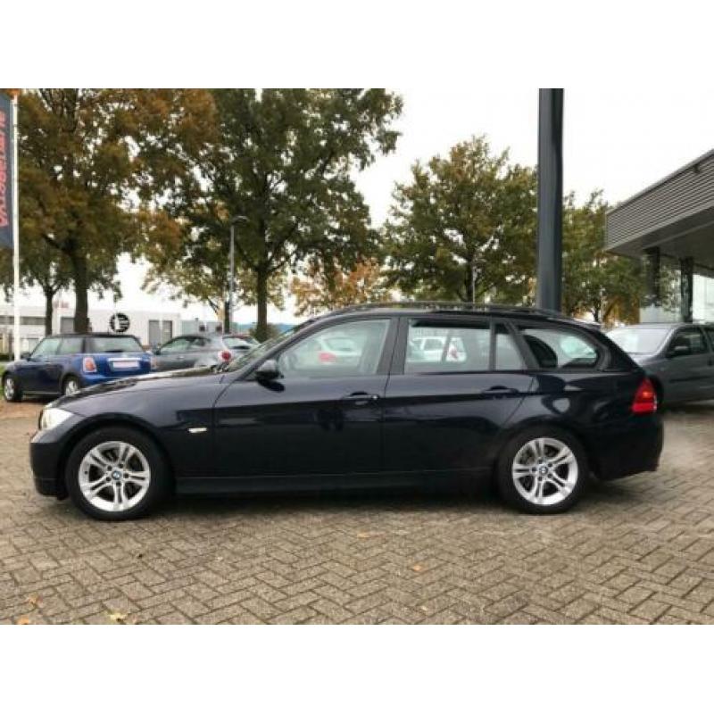BMW 3-serie Touring 318i Business Line Trekhaak, Navigatie,