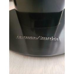 Harman Kardon speakers op zuilen