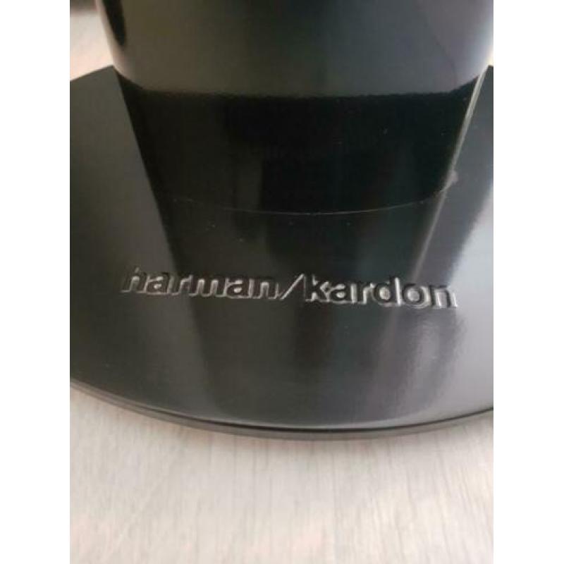 Harman Kardon speakers op zuilen