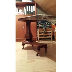 antieke bed tafel