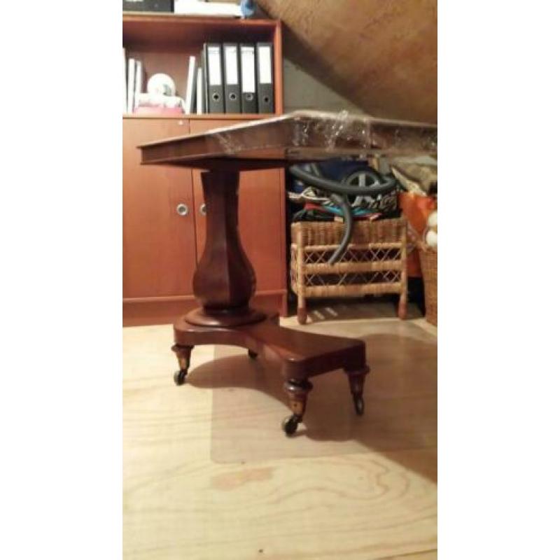 antieke bed tafel