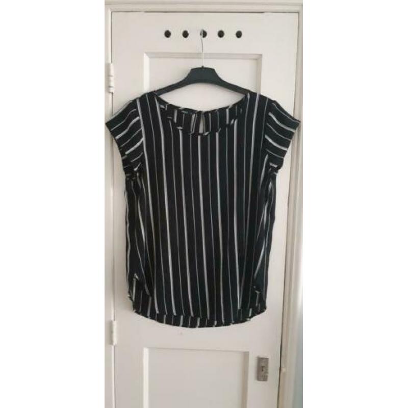 T-shirt Only. Maat M.
