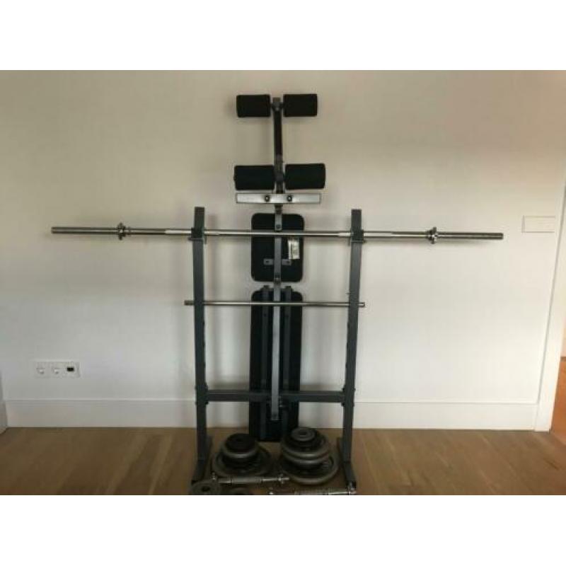 Halterbank met dumbbells