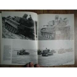 tanks illustrated 18, self propelled howitzers