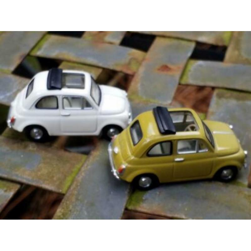 Fiat 500 Minichamps 1/64 creme en mosterdgeel