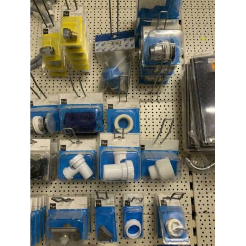 NIEUWE VERPAKTE sanitair spullen