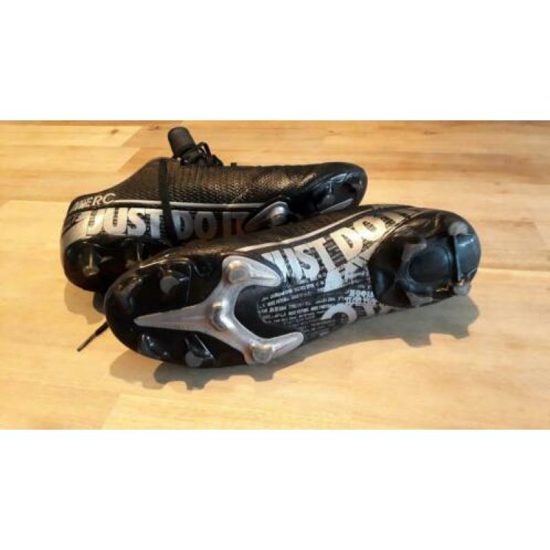 Nike Merc voetbalschoenen maat 44