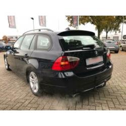 BMW 3-serie Touring 318i Business Line Trekhaak, Navigatie,