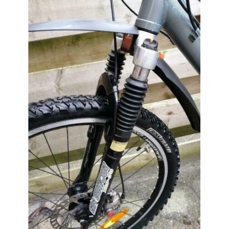 Giant Warp full suspension 27 speed