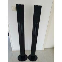 Harman Kardon speakers op zuilen
