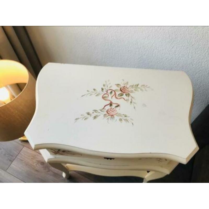 2 brocante nachtkastjes