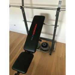 Halterbank met dumbbells