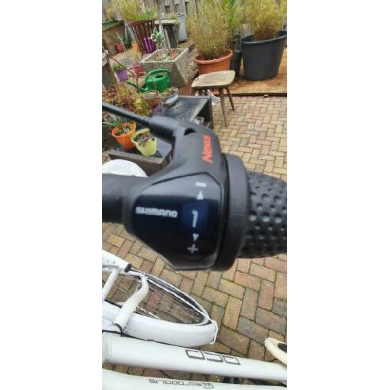 Een zeer mooie 28 inch DSP meisjes-schoolfiets