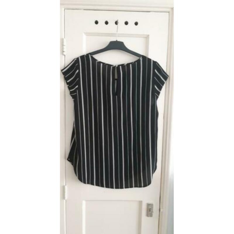 T-shirt Only. Maat M.