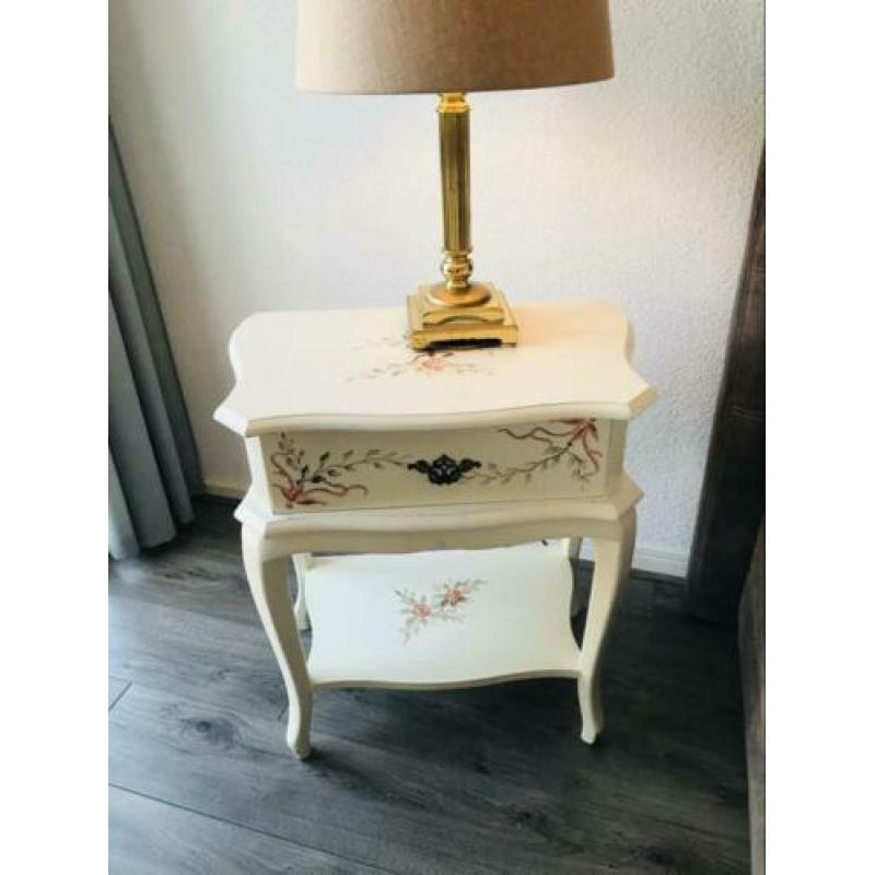 2 brocante nachtkastjes