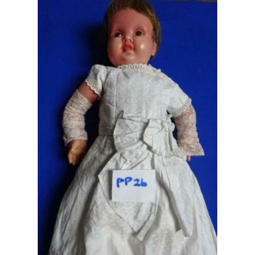 PP26: pop met lange rok/jurk