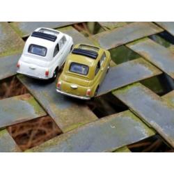 Fiat 500 Minichamps 1/64 creme en mosterdgeel