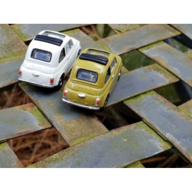 Fiat 500 Minichamps 1/64 creme en mosterdgeel