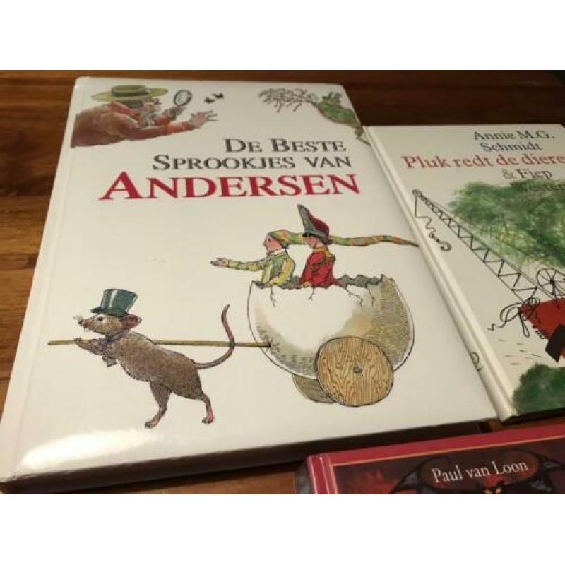 3 boeken griezelbus ,sprookjes Andersen ,Pluk redt de dieren