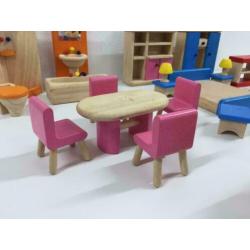Doosvol Pintoy Speelgoed: Poppen, tafels, stoelen, bankjes,